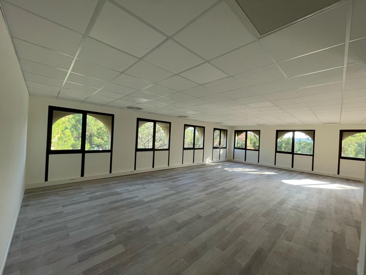 Bureau Aix-en-Provence 110m² Location bureau Aix-en-Provence Bouches-du-Rhône OLBUR2114934 1